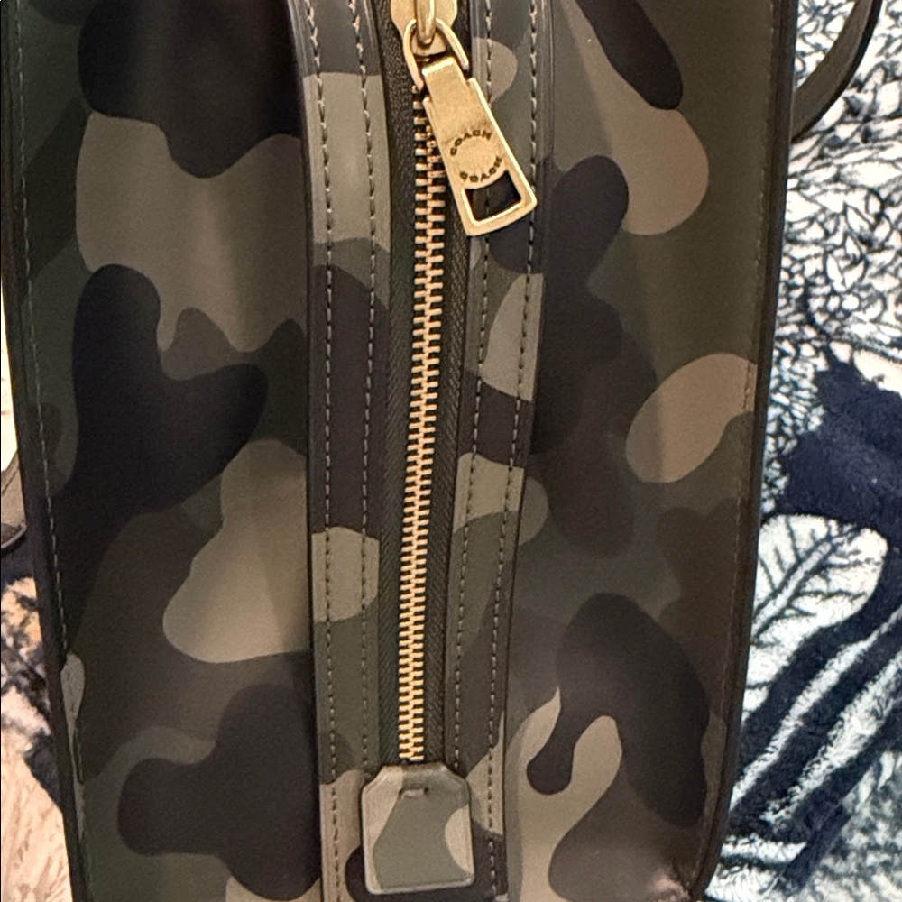 Rogue Bag With Camo Print *Includes all straps* Never Used - Picture 12 of 14